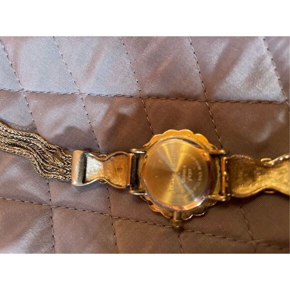 Lady"s Jaclyn Smith Watch - Picture 4 of 4